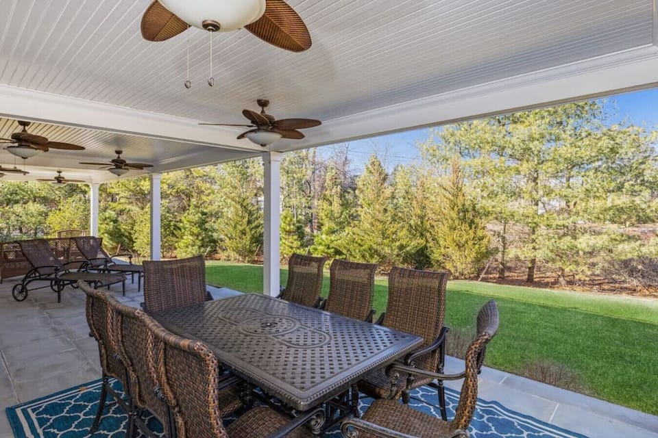 There is an outdoor dining area if you feel like dining while enjoying the outdoors and the fresh breeze of nature. 