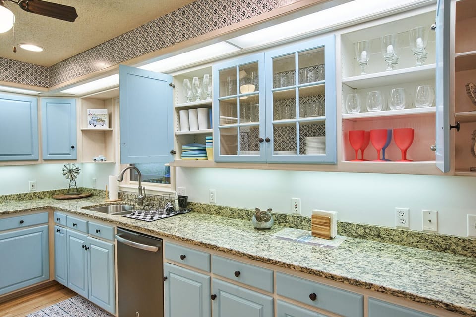 Complete with kid's dishes and enough dishes to serve 10 guests.