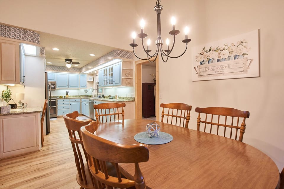 Breakfast nook adjacent to kitchen and living room.