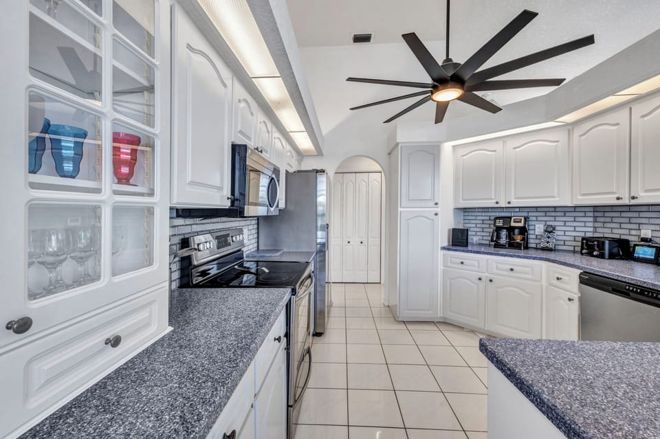 LARGE KITCHEN SPACE ALLOWS FOR EASY OR FULL COOKING