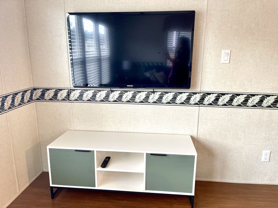 43” TV