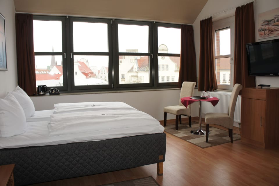 Double Room | Hypo-allergenic bedding, individually decorated, free WiFi, bed sheets