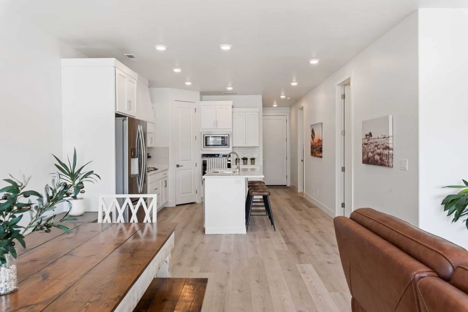 House, 5 Bedrooms | Private kitchen | Fridge, oven, coffee/tea maker, toaster