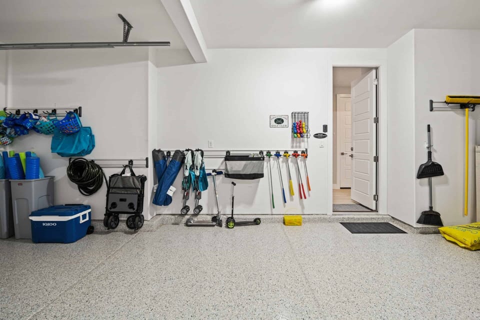 House, 5 Bedrooms | Business center