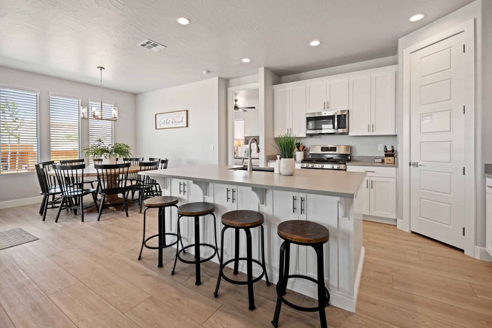 House, 5 Bedrooms | Private kitchen | Coffee/tea maker, fridge, oven, toaster