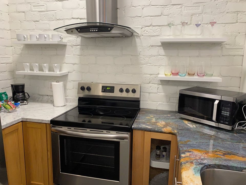 Beautiful kitchen with all the amenities!