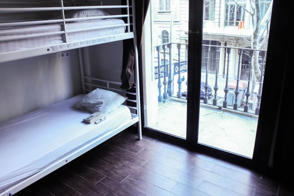 Standard Shared Dormitory, Shared Bathroom (6 people) | In-room safe, free WiFi, bed sheets