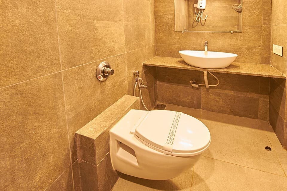 Premium Double Room | Bathroom | Shower, hair dryer (on request), towels