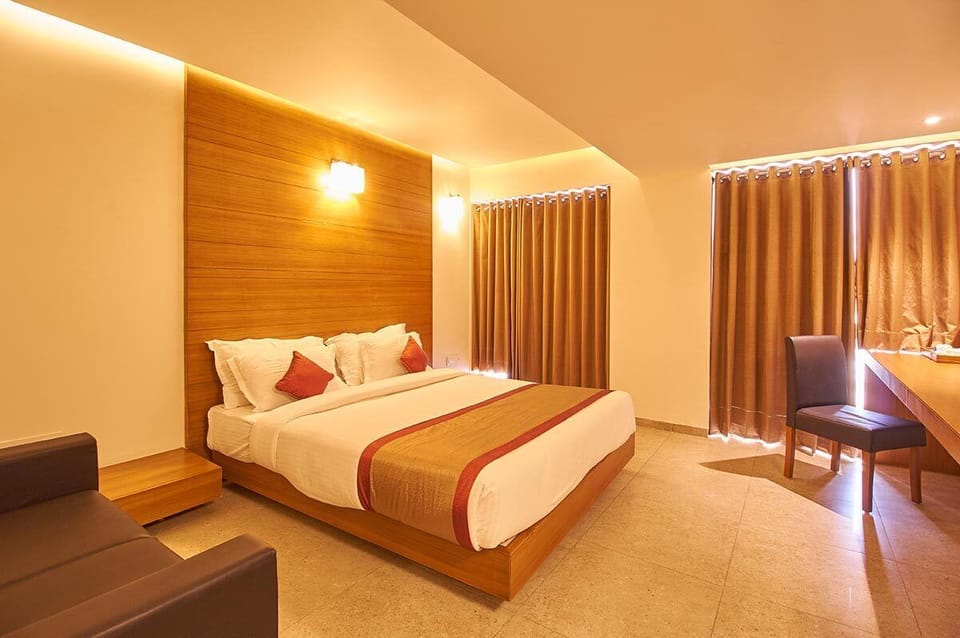 Deluxe Double Room | Iron/ironing board (on request), WiFi (free)