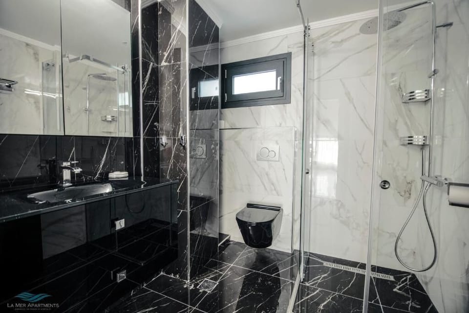 Luxury Suite, Sea View | Premium bedding, laptop workspace, soundproofing, free WiFi