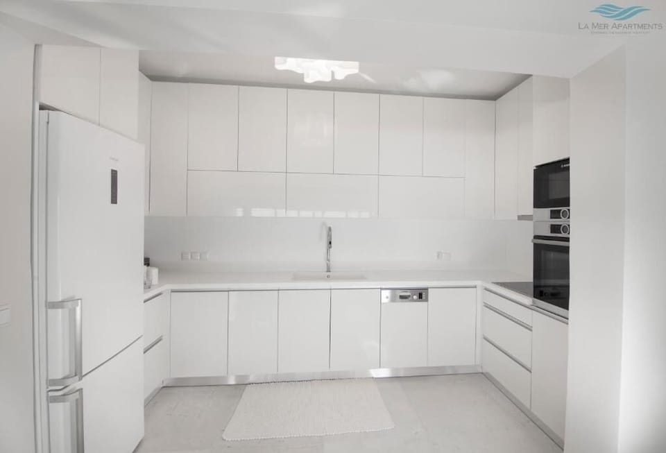 Luxury Suite, Sea View | Private kitchen | Mini-fridge, cookware/dishes/utensils, cleaning supplies, paper towels
