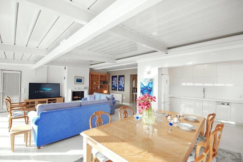 Luxury Suite, Sea View | Private kitchen | Mini-fridge, cookware/dishes/utensils, cleaning supplies, paper towels