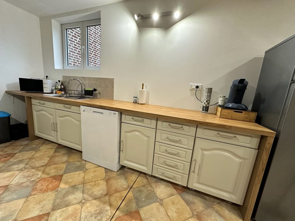 House | Private kitchen | Fridge, microwave, electric kettle