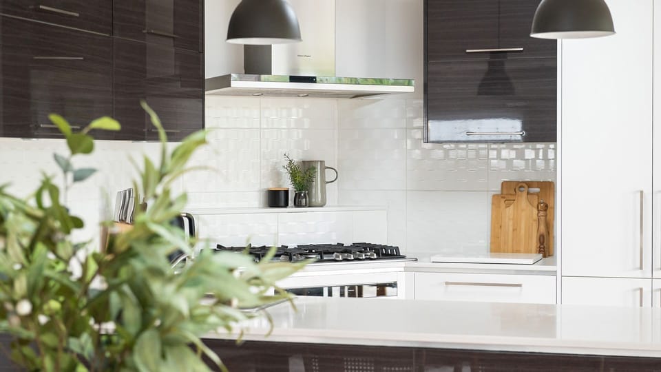 Family dinners made easy in this beautiful modern kitchen 