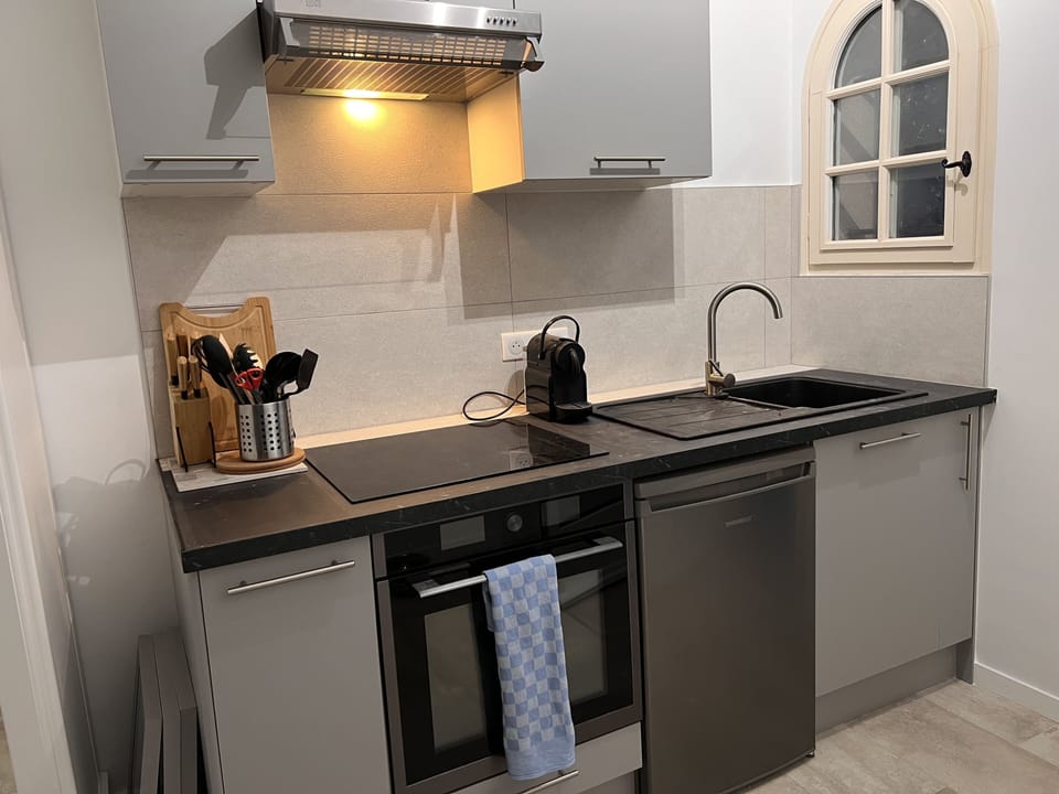 Studio | Private kitchen | Fridge, espresso maker, electric kettle