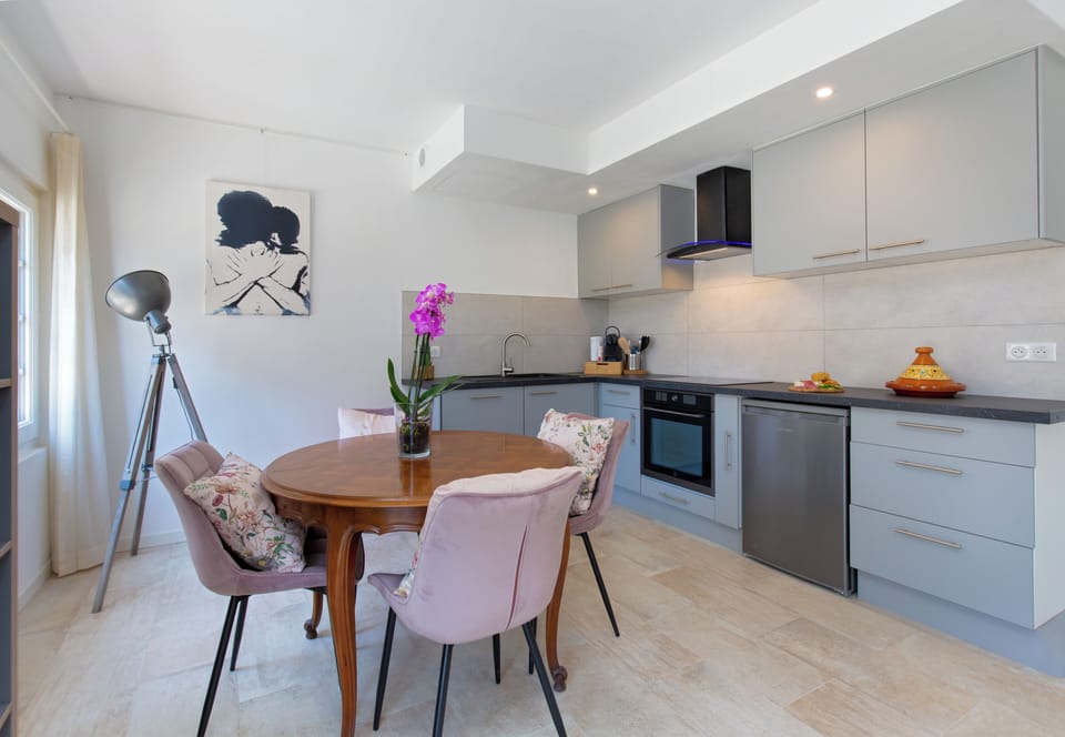 Exclusive Studio Suite | Private kitchen | Fridge, espresso maker, electric kettle