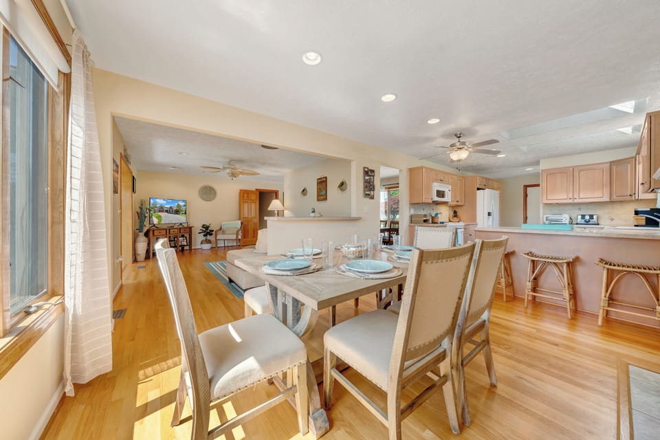 Spacious Dining Area
