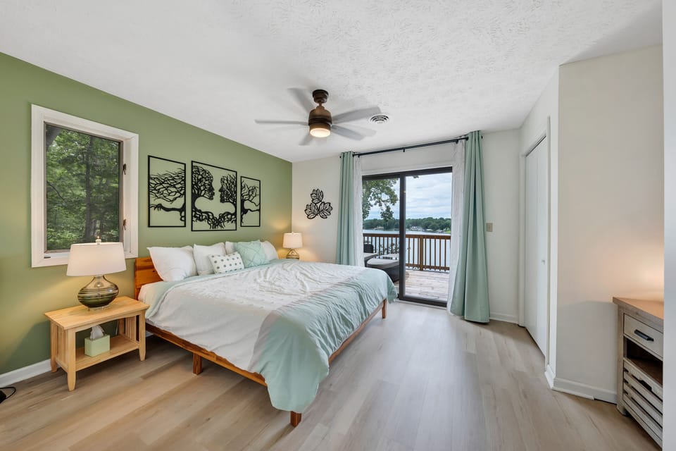 Upper level bedroom - King bed