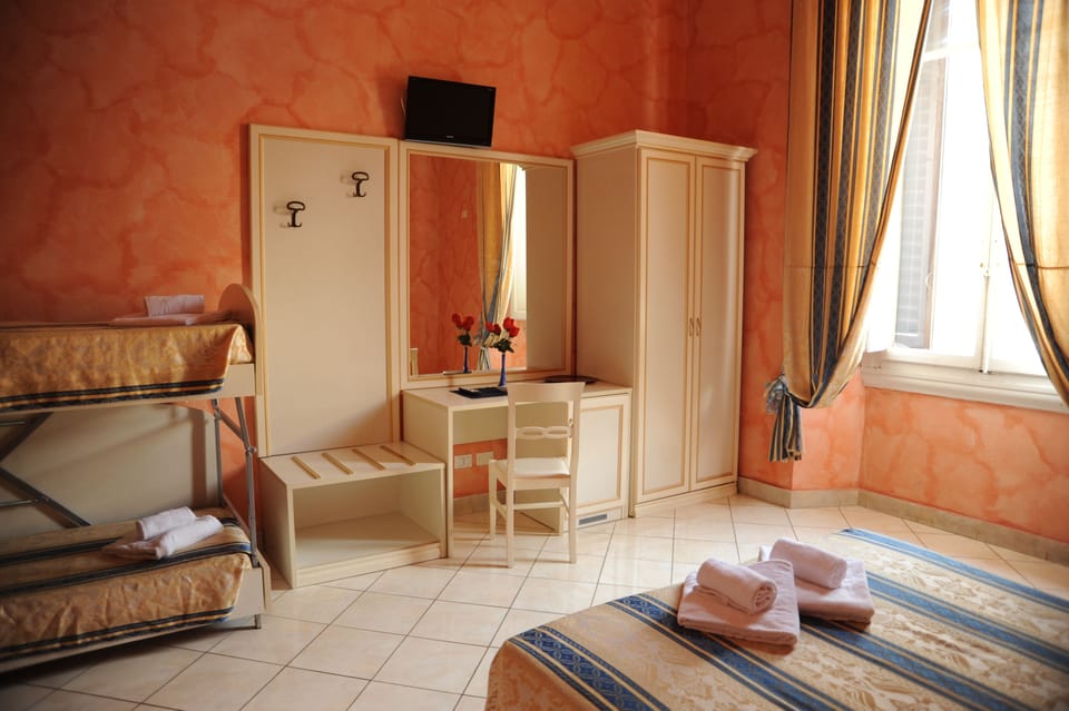 Quadruple Room | Hypo-allergenic bedding, desk, rollaway beds, free WiFi
