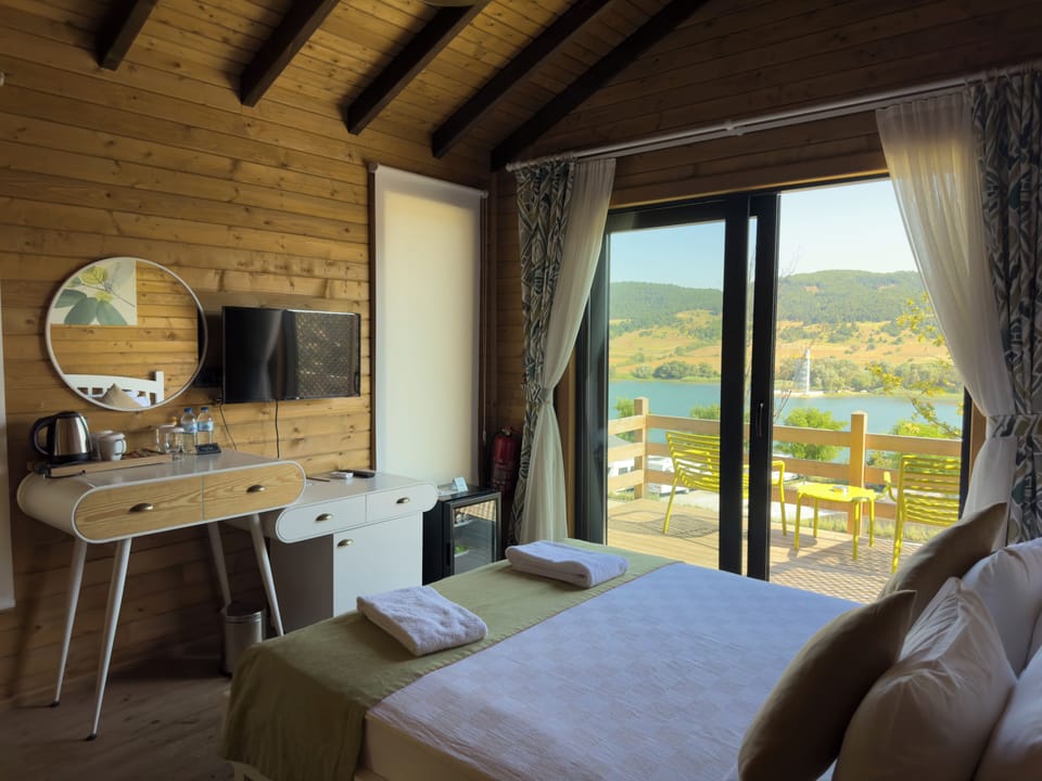 Bungolow Double | Premium bedding, free WiFi, bed sheets