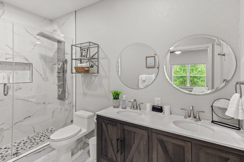 Master Bedroom #1 En Suite with Jetted Shower Panel