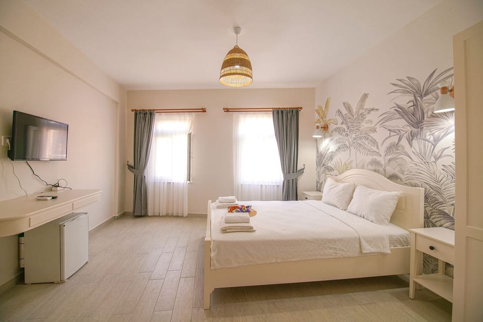 Superior Room, 1 Queen Bed | Individually decorated, individually furnished, laptop workspace