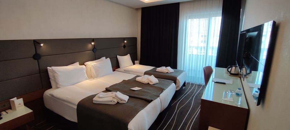 Premium Triple Room | Premium bedding, minibar, in-room safe, desk