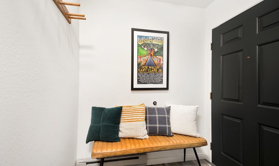 bottom entry - Lulu 6J - Vivid Vacation Rentals Telluride - bottom entry - Lulu 6J - Vivid Vacation Rentals Telluride