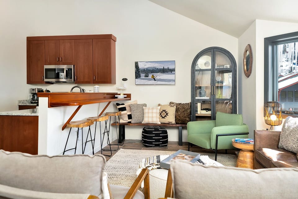 living 2 - Lulu 6J - Vivid Vacation Rentals Telluride - living 2 - Lulu 6J - Vivid Vacation Rentals Telluride