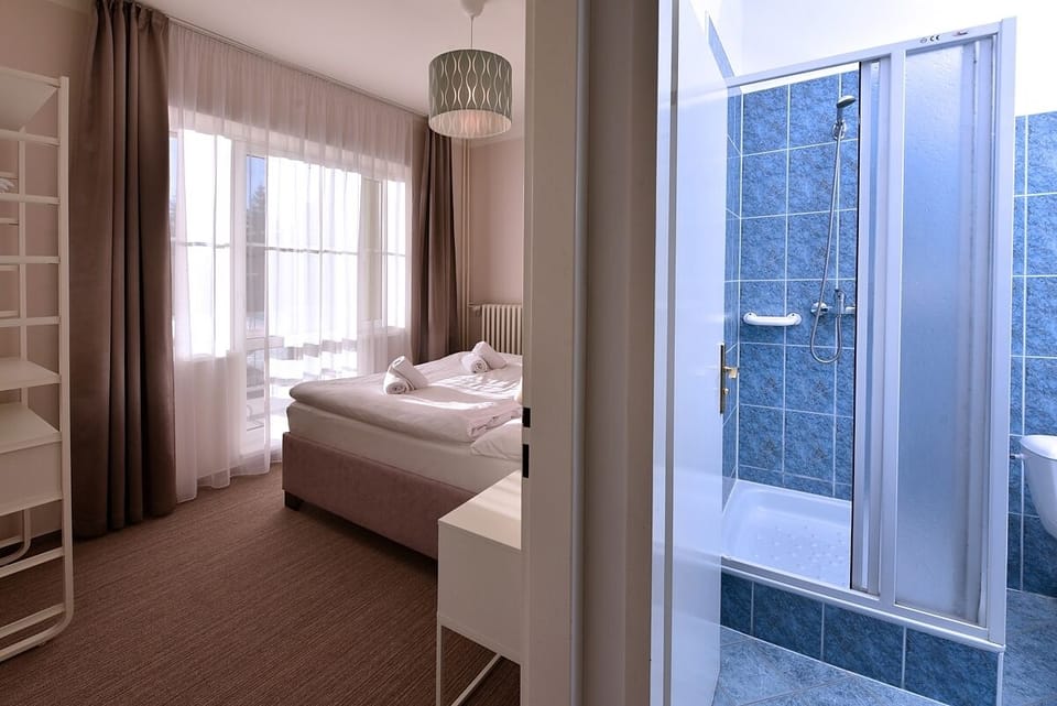 Family Room | Free WiFi, bed sheets