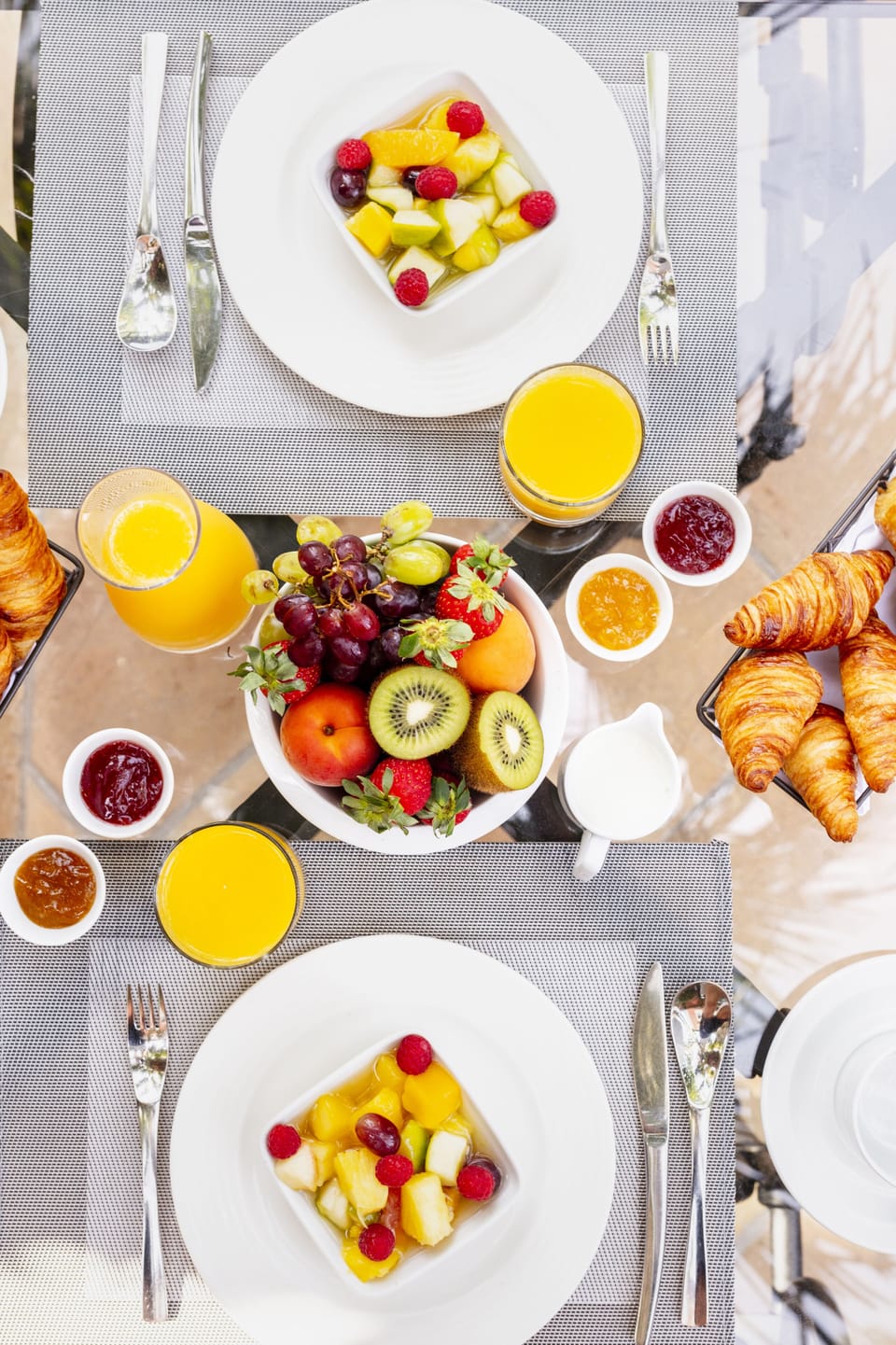 Daily buffet breakfast (EUR 14 per person)