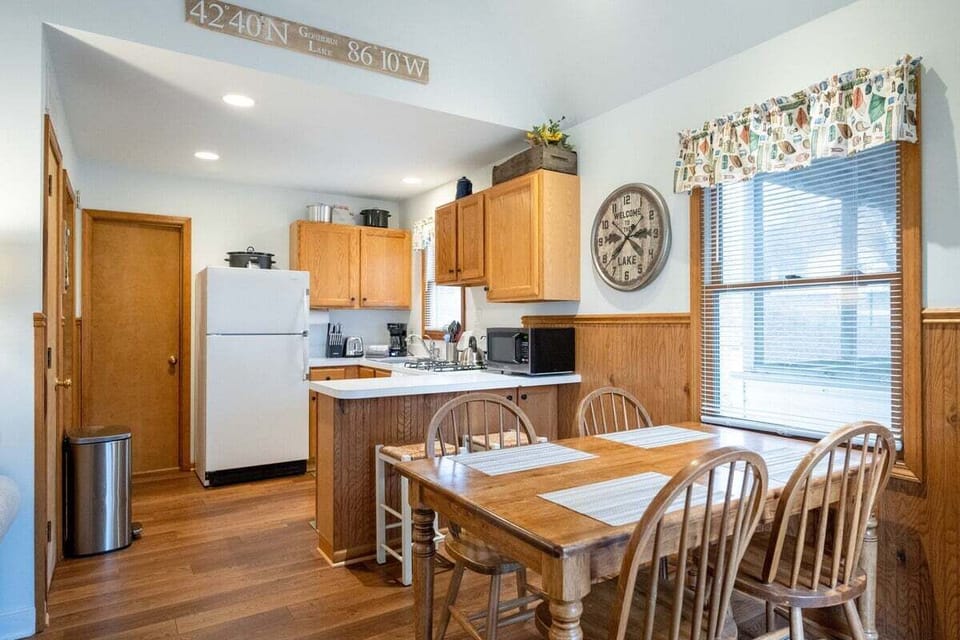 Dining space with seating for 6