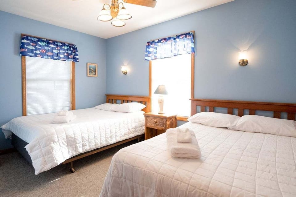 Guest room with one queen and one full bed.