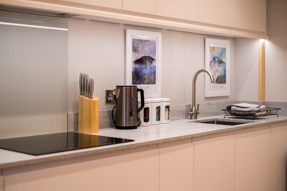 Cottage | Private kitchen | Fridge, dishwasher, electric kettle, toaster