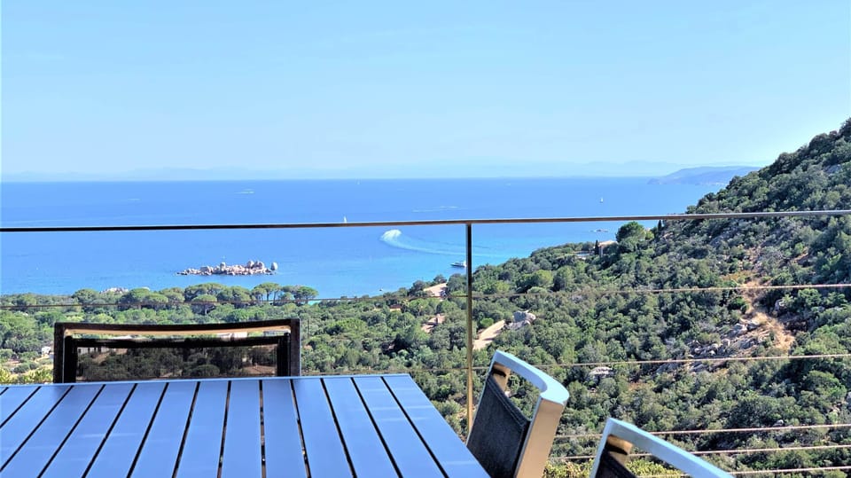Terrace of the house with 2 bedrooms. (2)