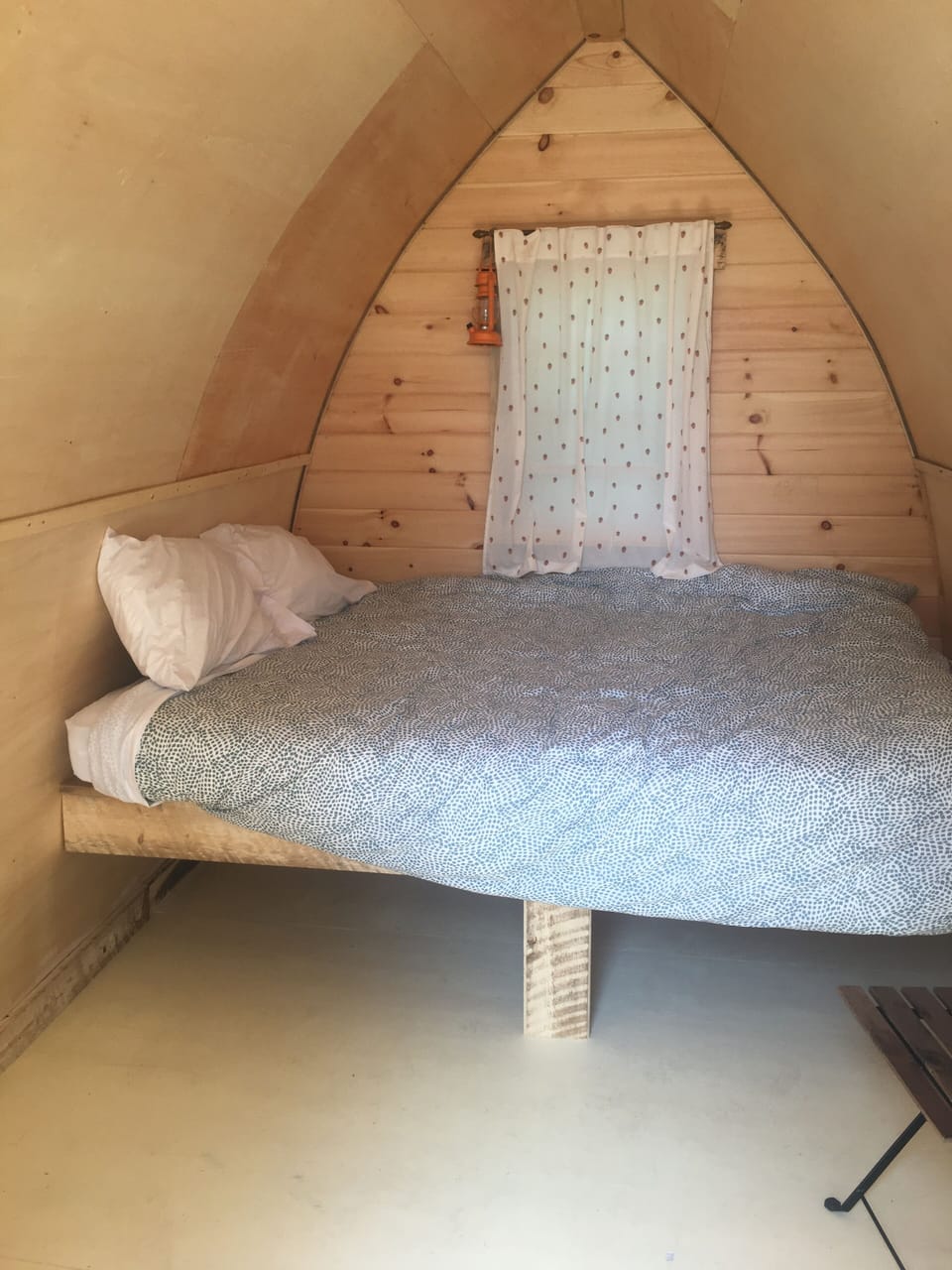 What a roomy and cozy bed