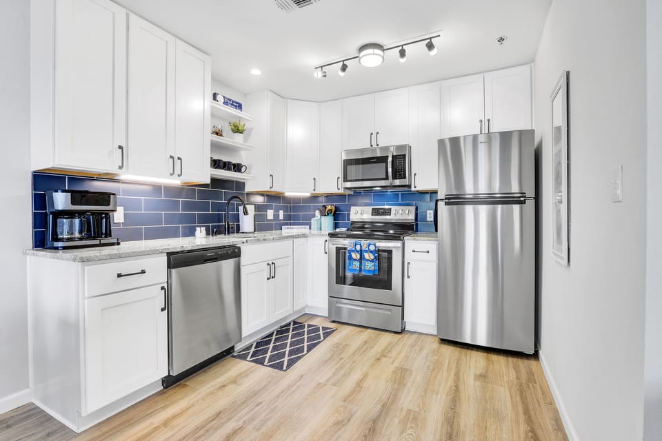 Brand new kitchen with new appliances and 42" Shaker Cabinets and Granite