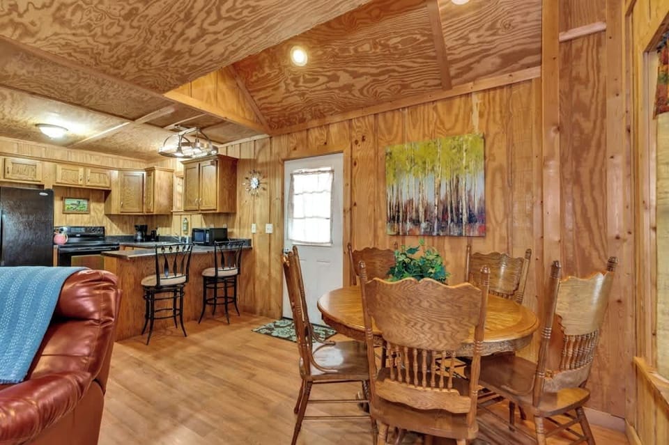 Dining area that is open to the kitchen and the living room