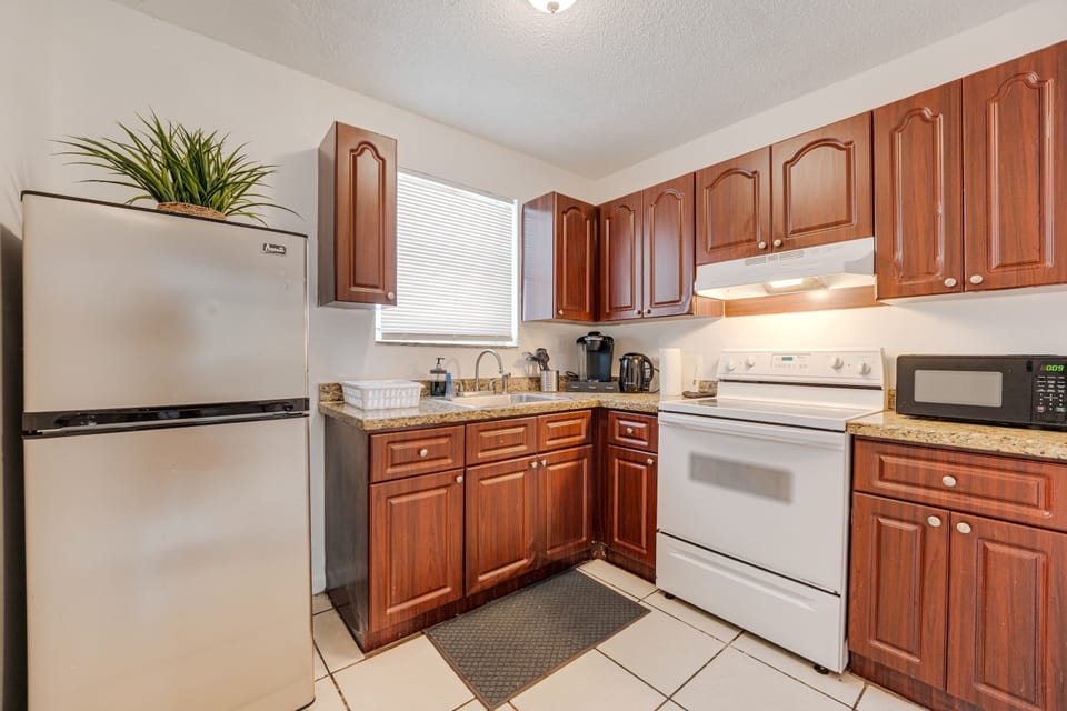 Fully equipped kitchen with all the essentials for easy meal prep and everyday convenience.
