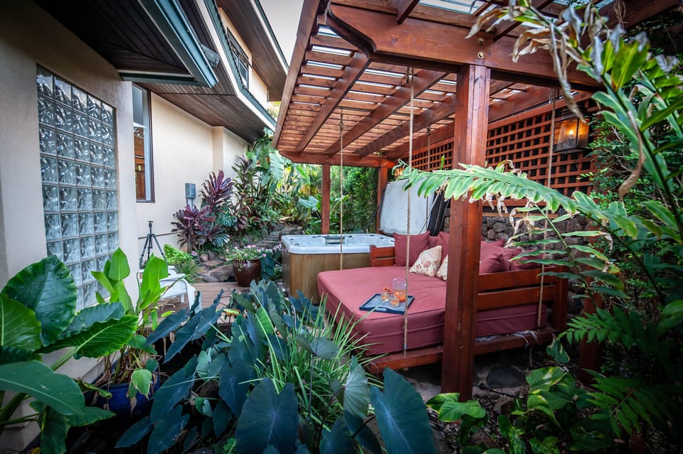 Hot tub and hanging king size bed - great for hanging out with a cocktail.