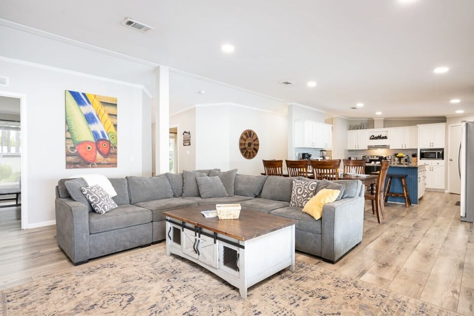Well-appointed Large open living room with sectional couch, seating for 8, and Dining table with seating for 8
