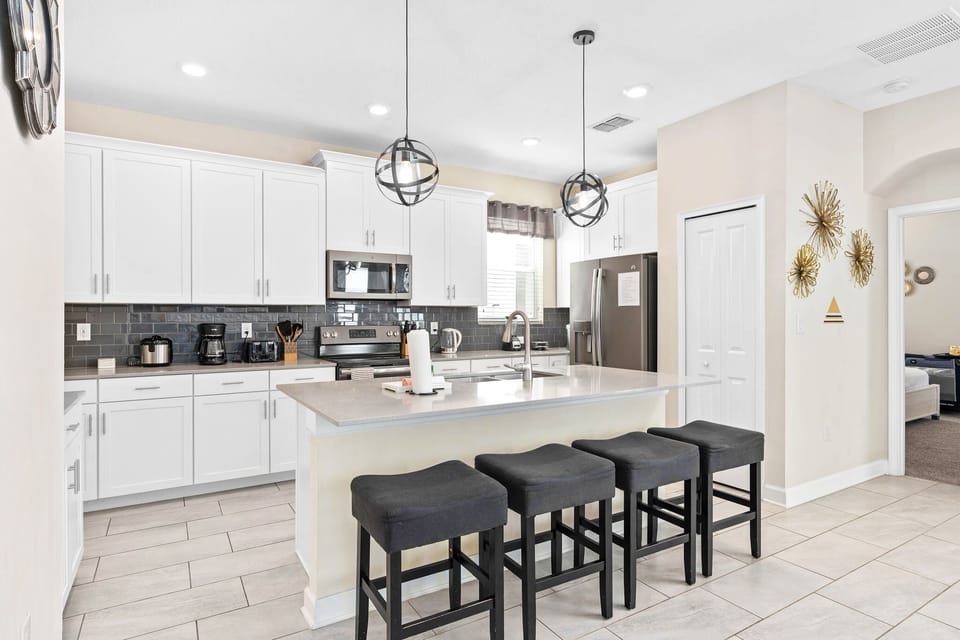 Kitchen Island for Up to 4 Guests