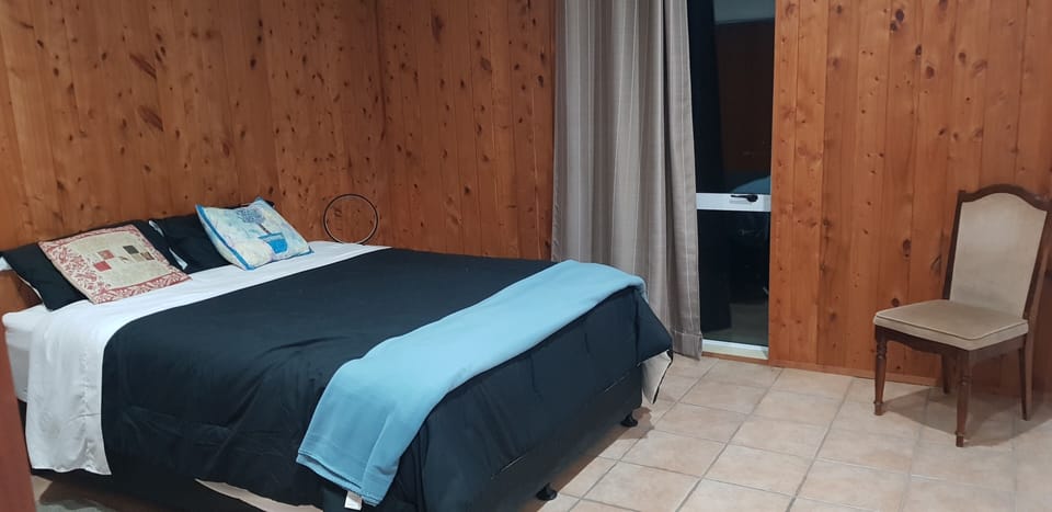 Bedroom 2 - Queen Bed