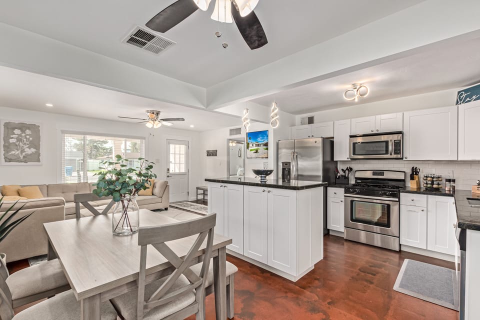 Open kitchen and Dinning