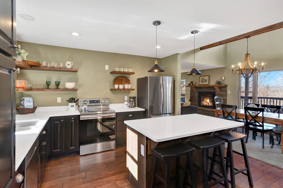 Kitchen area stocked with everything you need to make amazing family meals. 
