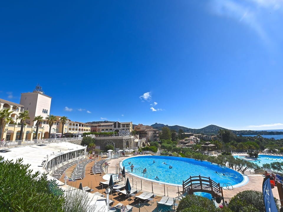 Swimming Pool, Residential Area, Town, City, Resort, Urban Design, Human Settlement, Tourist Attraction, Sea, Coast