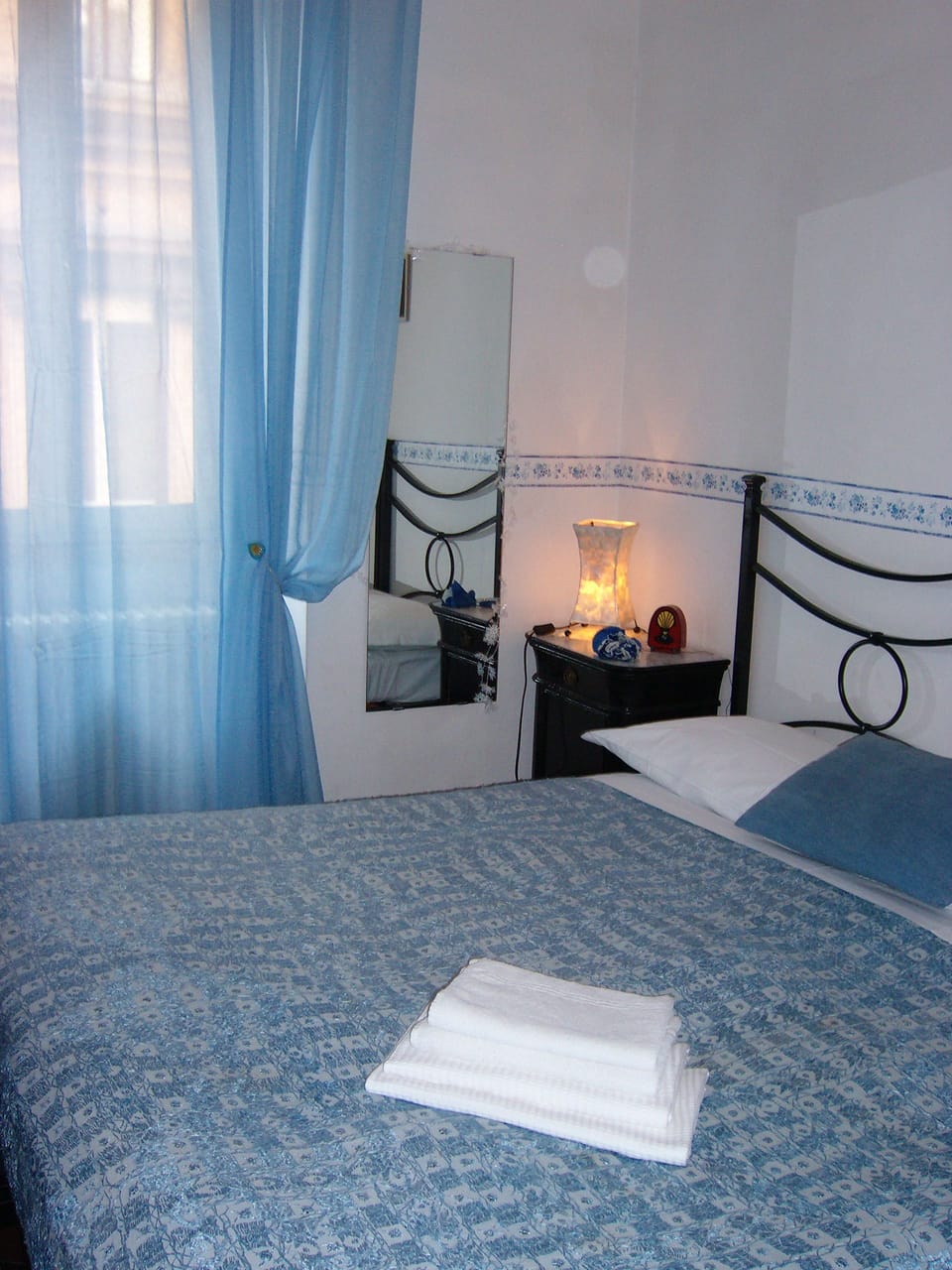 Single Room, Shared Bathroom | Tempur-Pedic beds, individually decorated, individually furnished