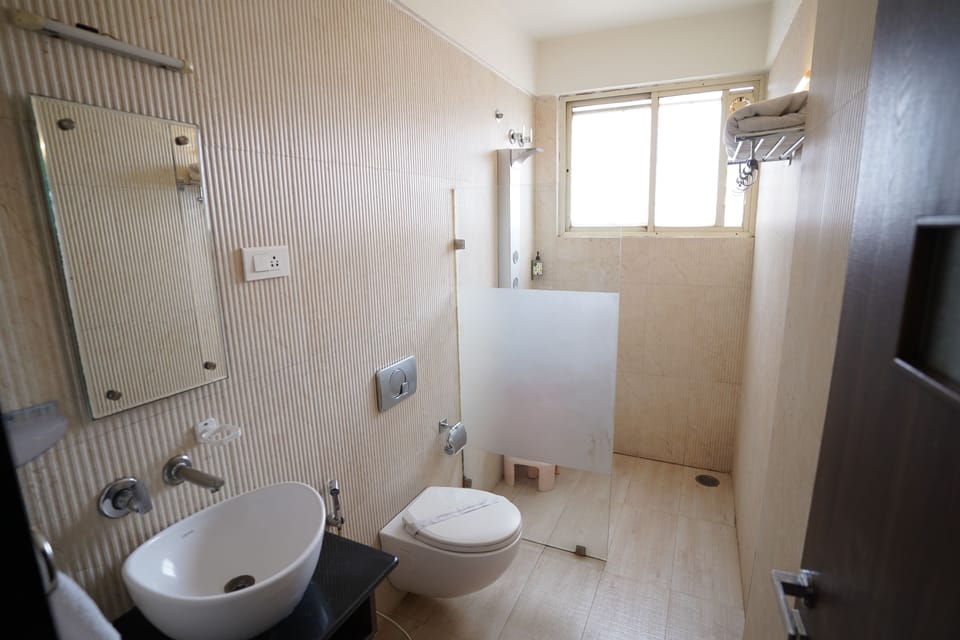 Club Room | Bathroom | Shower, free toiletries, slippers, towels