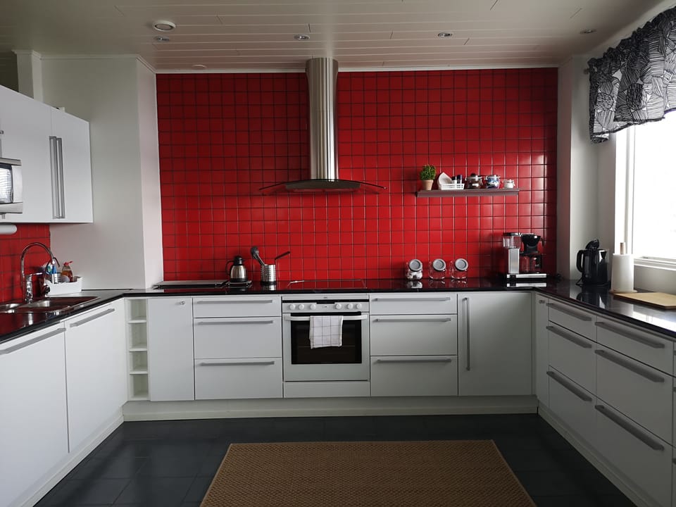 Penthouse | Private kitchen | Full-size fridge, microwave, oven, stovetop