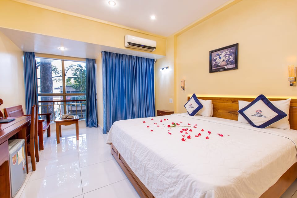 Deluxe Double Room, 1 King Bed, Balcony | Premium bedding, Tempur-Pedic beds, desk, soundproofing
